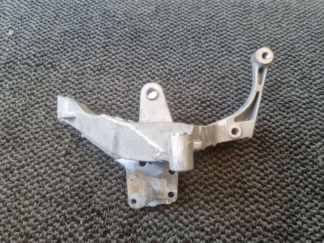 bontott ABARTH 500 / 595 / 695 Generátor Tartó Bak