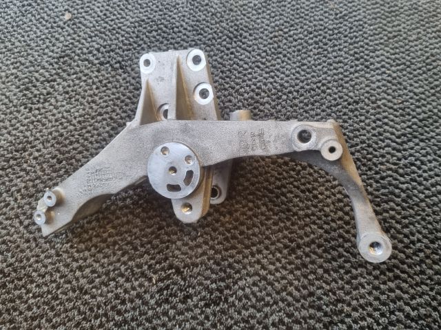 bontott ABARTH 500 / 595 / 695 Generátor Tartó Bak