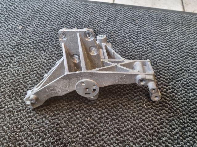 bontott ABARTH 500 / 595 / 695 Generátor Tartó Bak