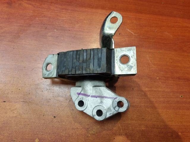 bontott ABARTH 500 / 595 / 695 Motor Tartó Bak Jobb