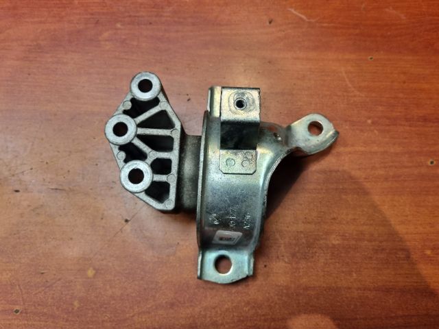 bontott ABARTH 500 / 595 / 695 Motor Tartó Bak Jobb