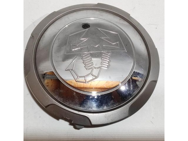 bontott ABARTH 500 / 595 / 695 Felniközép (1 db)