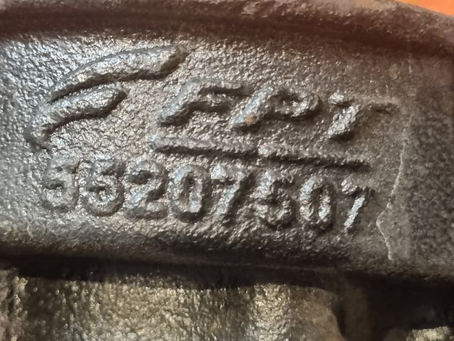 bontott ABARTH 500 / 595 / 695 Jobb első Féltengely Tartó