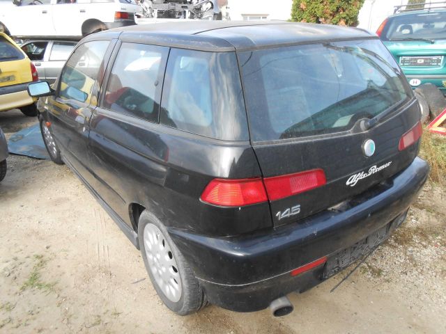 bontott ALFA ROMEO 145 Bal első Sárvédő Irányjelző
