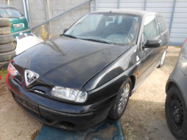 bontott ALFA ROMEO 145 Jobb első Ajtó (Üres lemez)