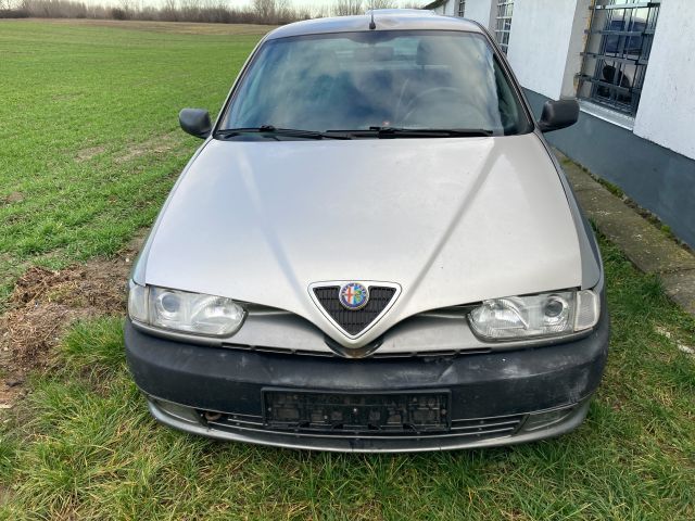 bontott ALFA ROMEO 146 Biztosítéktábla Motortér