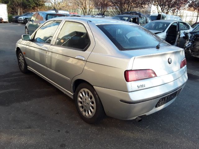 bontott ALFA ROMEO 146 Bal első Ajtó (Részeivel)