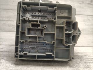 bontott ALFA ROMEO 147 Biztosítéktábla Motortér