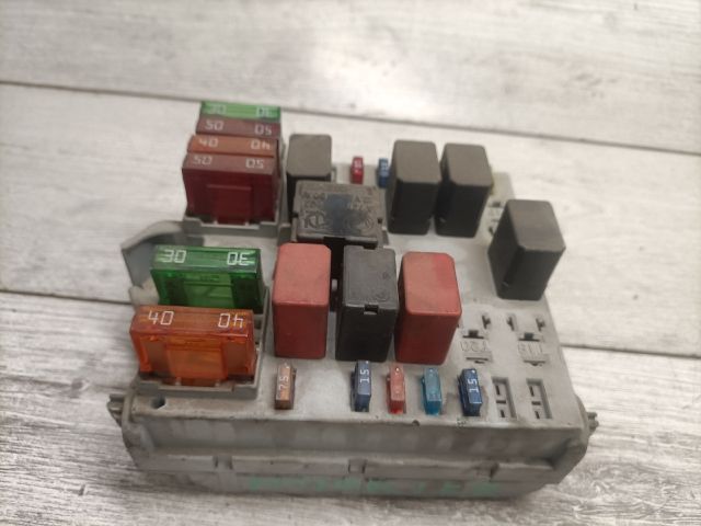 bontott ALFA ROMEO 147 Biztosítéktábla Motortér