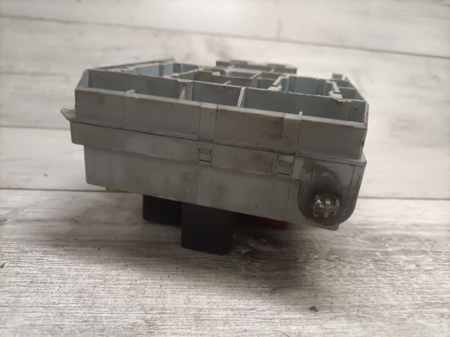 bontott ALFA ROMEO 147 Biztosítéktábla Motortér