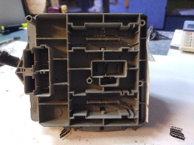 bontott ALFA ROMEO 147 Biztosítéktábla Motortér