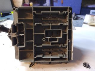 bontott ALFA ROMEO 147 Biztosítéktábla Motortér