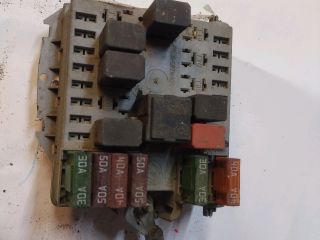 bontott ALFA ROMEO 147 Biztosítéktábla Motortér