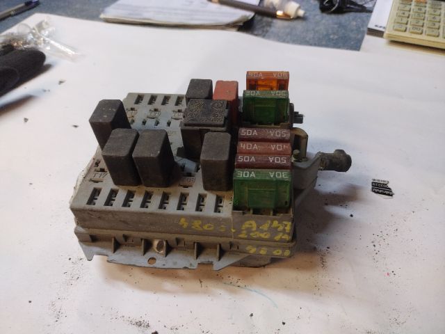 bontott ALFA ROMEO 147 Biztosítéktábla Motortér