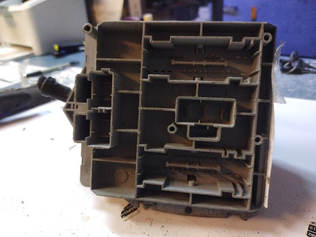 bontott ALFA ROMEO 147 Biztosítéktábla Motortér