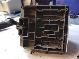 bontott ALFA ROMEO 147 Biztosítéktábla Motortér