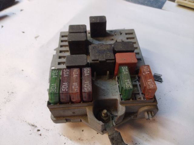 bontott ALFA ROMEO 147 Biztosítéktábla Motortér