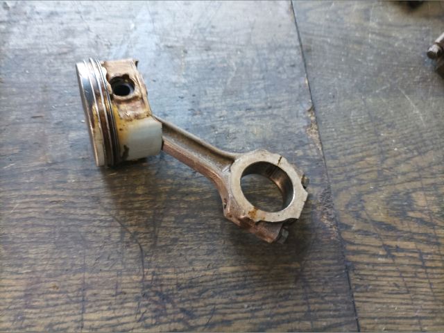 bontott ALFA ROMEO 147 Dugattyú és Hajtókar