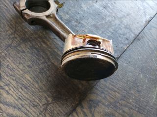 bontott ALFA ROMEO 147 Dugattyú és Hajtókar