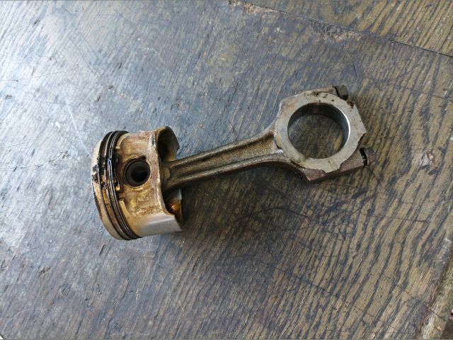 bontott ALFA ROMEO 147 Dugattyú és Hajtókar