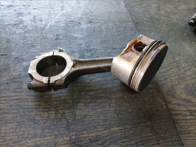 bontott ALFA ROMEO 147 Dugattyú és Hajtókar