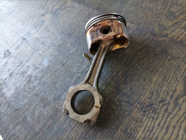 bontott ALFA ROMEO 147 Dugattyú és Hajtókar