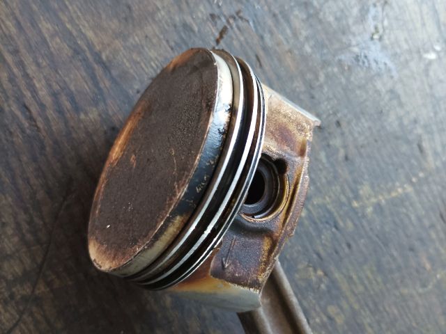 bontott ALFA ROMEO 147 Dugattyú és Hajtókar