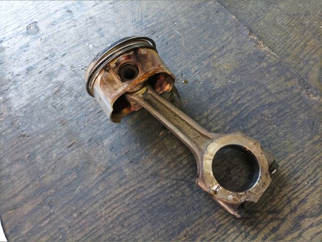 bontott ALFA ROMEO 147 Dugattyú és Hajtókar