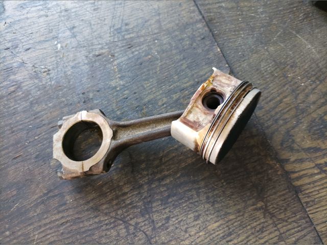 bontott ALFA ROMEO 147 Dugattyú és Hajtókar