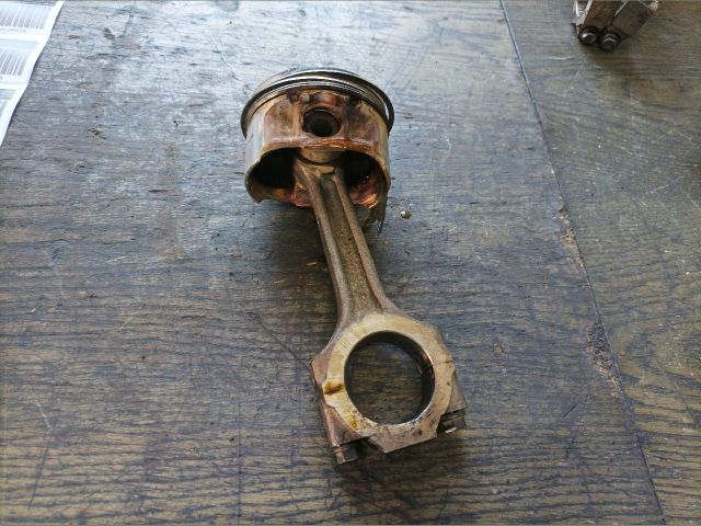 bontott ALFA ROMEO 147 Dugattyú és Hajtókar