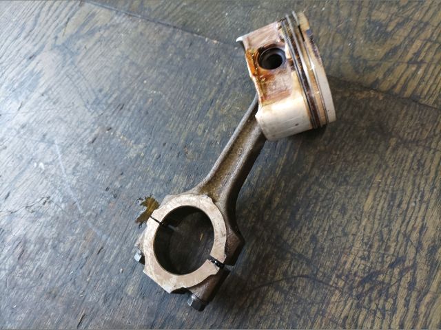 bontott ALFA ROMEO 147 Dugattyú és Hajtókar