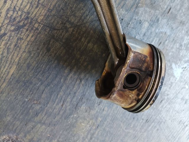 bontott ALFA ROMEO 147 Dugattyú és Hajtókar