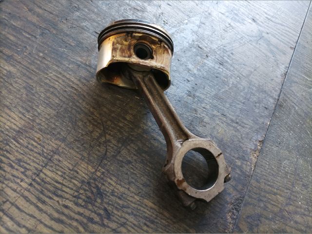 bontott ALFA ROMEO 147 Dugattyú és Hajtókar