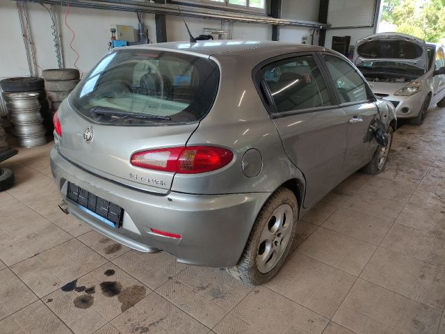 bontott ALFA ROMEO 147 Jobb első Csonkállvány Kerékaggyal