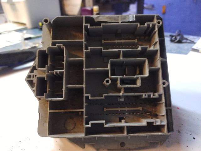 bontott ALFA ROMEO 147 Biztosítéktábla Motortér