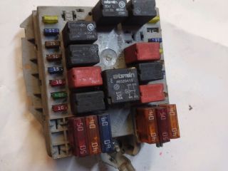 bontott ALFA ROMEO 147 Biztosítéktábla Motortér