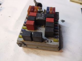 bontott ALFA ROMEO 147 Biztosítéktábla Motortér