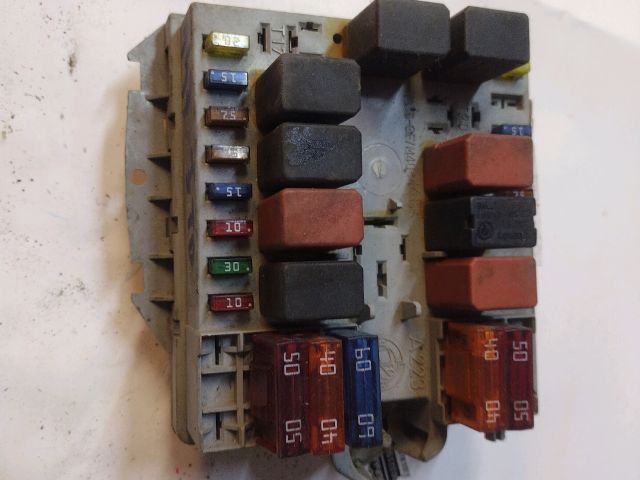 bontott ALFA ROMEO 147 Biztosítéktábla Motortér