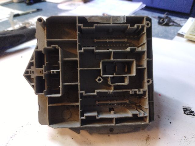 bontott ALFA ROMEO 147 Biztosítéktábla Motortér