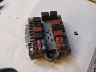 bontott ALFA ROMEO 147 Biztosítéktábla Motortér