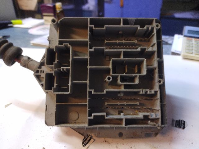 bontott ALFA ROMEO 147 Biztosítéktábla Motortér