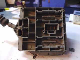 bontott ALFA ROMEO 147 Biztosítéktábla Motortér