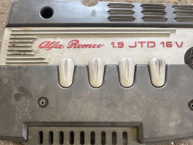 bontott ALFA ROMEO 147 Felső Motorburkolat