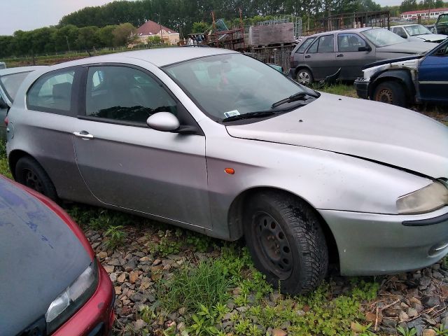 bontott ALFA ROMEO 147 Biztosítéktábla Motortér