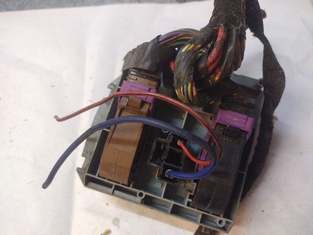 bontott ALFA ROMEO 147 Biztosítéktábla Motortér