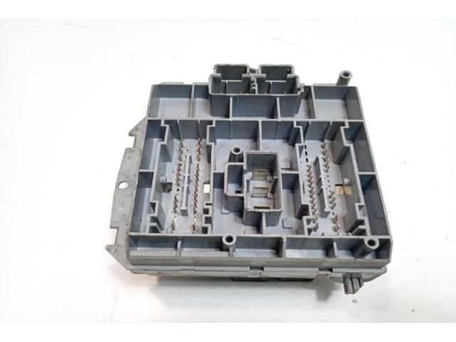 bontott ALFA ROMEO 147 Biztosítéktábla Motortér