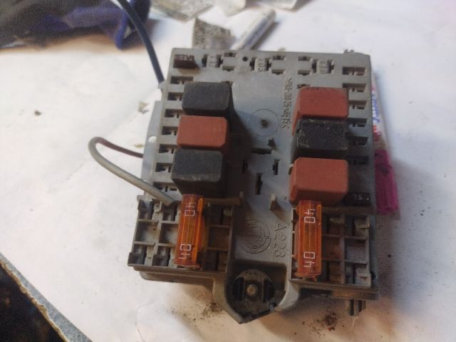 bontott ALFA ROMEO 147 Biztosítéktábla Motortér