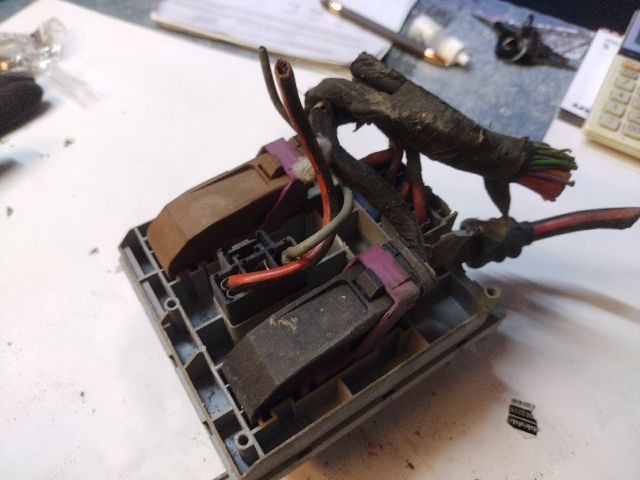 bontott ALFA ROMEO 147 Biztosítéktábla Motortér