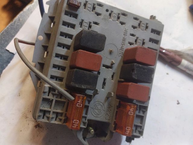 bontott ALFA ROMEO 147 Biztosítéktábla Motortér