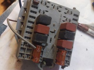 bontott ALFA ROMEO 147 Biztosítéktábla Motortér